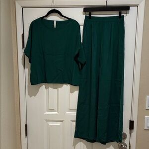 Zenana nwot  Emerald Green wide leg Two-Piece Set